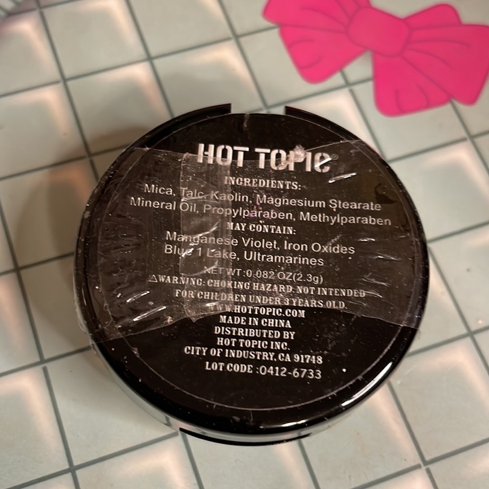 Hot topic brand blackheart purple shimmery eyeshadow - Picture 2 of 4